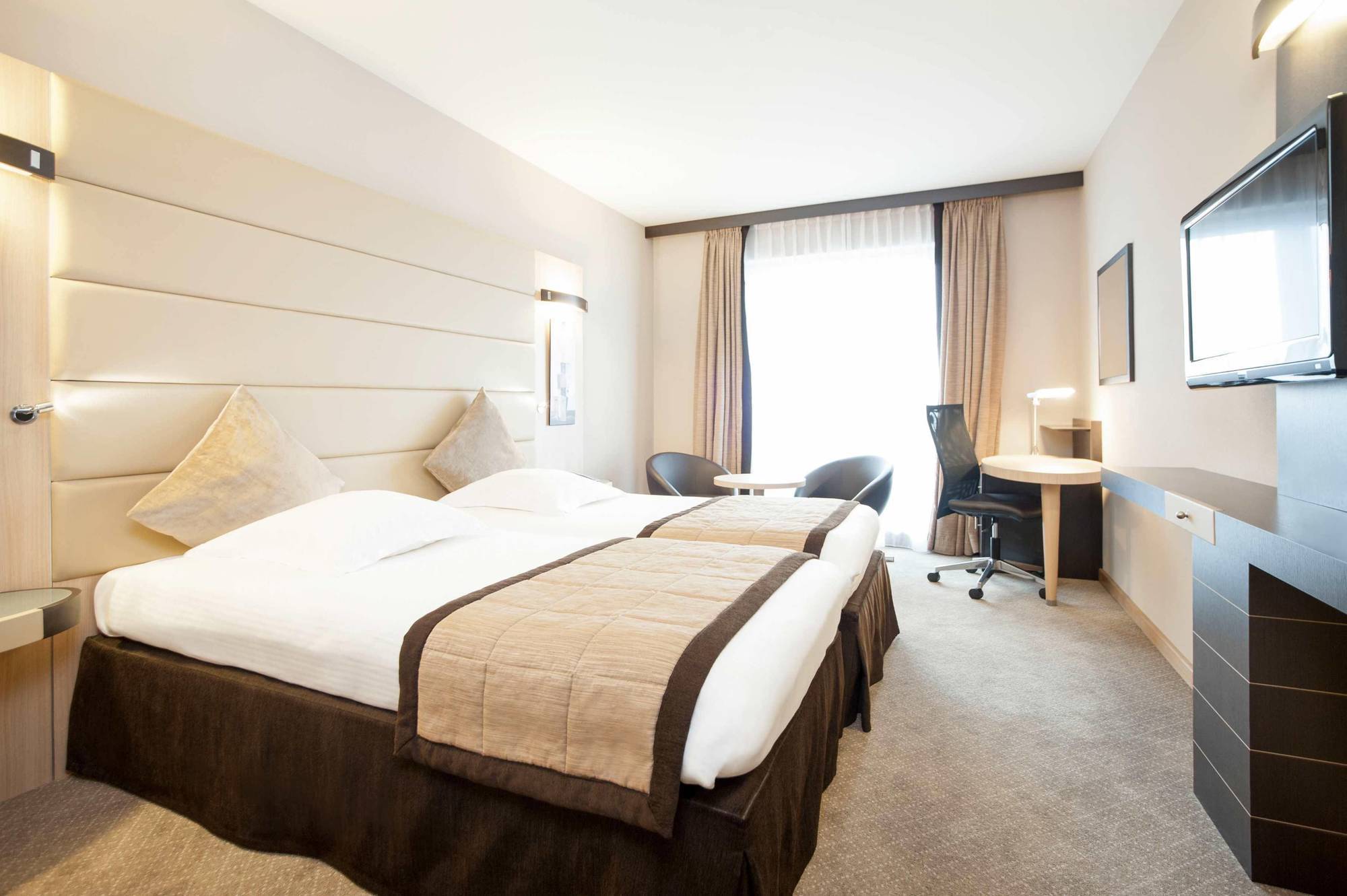 Novotel Brussels Centre Midi Экстерьер фото